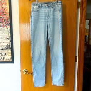 American Eagle Strigid Mom Jeans